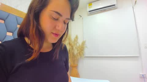 juliette_pretty_ online show from 11/04/25, 07:13