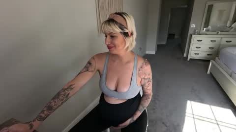 Julie online show from 12/20/24, 05:29