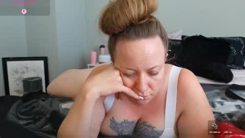 Snapshot of julimonroe chatting on 04/15/26, 07:21 Juli Monroe online show from 04/15/26, 07:21