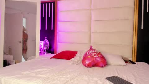 Snapshot of julimonroe19 chatting on 03/03/26, 01:06 Juli online show from 03/03/26, 01:06