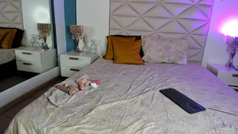 Snapshot of julimonroe19 chatting on 03/27/26, 04:29 Juli online show from 03/27/26, 04:29