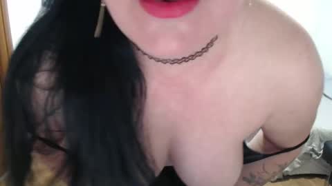 Snapshot of julliemilf chatting on 03/05/25, 09:16 Julie online show from 03/05/25, 09:16