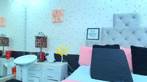 Julieta Reyes   online show from 02/25/25, 11:41