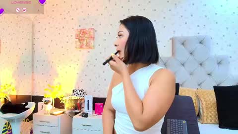 Julieta Reyes   online show from 04/25/26, 11:46