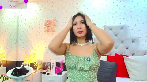 Julieta Reyes   online show from 05/08/26, 12:10