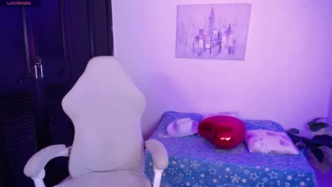 Snapshot of jully_dreams chatting on 04/09/26, 06:35 July online show from 04/09/26, 06:35