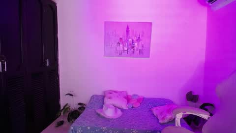 Snapshot of jully_dreams chatting on 04/30/26, 06:36 July online show from 04/30/26, 06:36