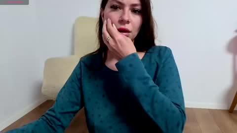 Snapshot of jullyenn chatting on 04/30/26, 07:09 Jully online show from 04/30/26, 07:09