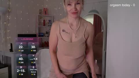 Julia online show from 02/27/25, 05:24