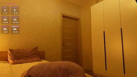 Snapshot of julya_flowerss chatting on 12/02/25, 05:30 Hloya online show from 12/02/25, 05:30