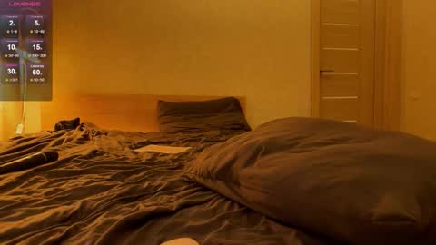 Snapshot of julya_flowerss chatting on 02/19/26, 07:43 Hloya online show from 02/19/26, 07:43