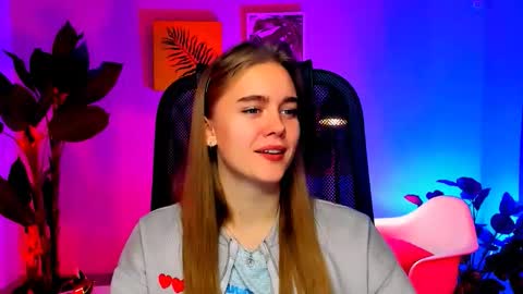 Snapshot of junewoods chatting on 11/13/25, 07:40 junewoods online show from 11/13/25, 07:40