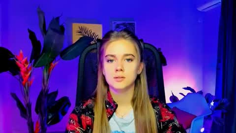 Snapshot of junewoods chatting on 11/19/25, 06:24 junewoods online show from 11/19/25, 06:24