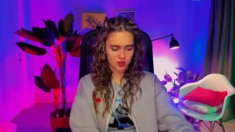 Snapshot of junewoods chatting on 11/22/25, 10:25 junewoods online show from 11/22/25, 10:25