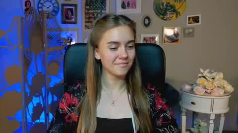 Snapshot of junewoods chatting on 11/25/25, 05:18 junewoods online show from 11/25/25, 05:18