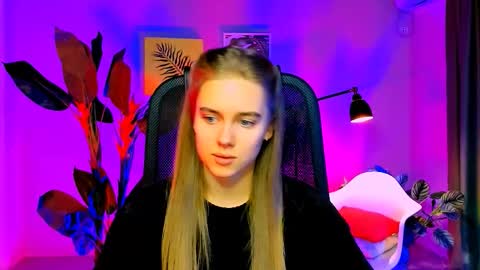 Snapshot of junewoods chatting on 12/01/25, 06:18 junewoods online show from 12/01/25, 06:18