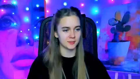 Snapshot of junewoods chatting on 12/18/25, 06:30 junewoods online show from 12/18/25, 06:30