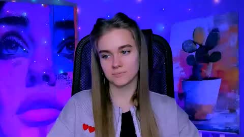 Snapshot of junewoods chatting on 12/22/25, 06:21 junewoods online show from 12/22/25, 06:21