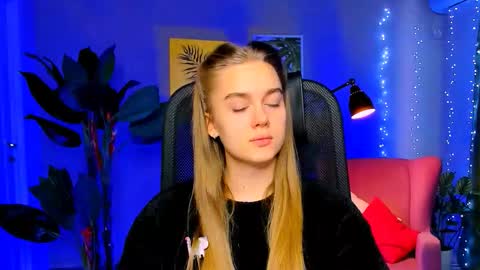 Snapshot of junewoods chatting on 01/15/26, 08:08 junewoods online show from 01/15/26, 08:08