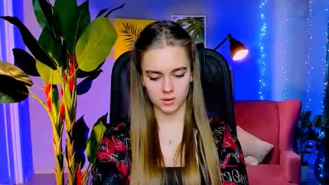 Snapshot of junewoods chatting on 01/19/26, 09:24 junewoods online show from 01/19/26, 09:24