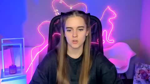 Snapshot of junewoods chatting on 02/16/26, 02:02 junewoods online show from 02/16/26, 02:02