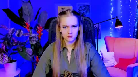 Snapshot of junewoods chatting on 03/03/26, 07:03 junewoods online show from 03/03/26, 07:03