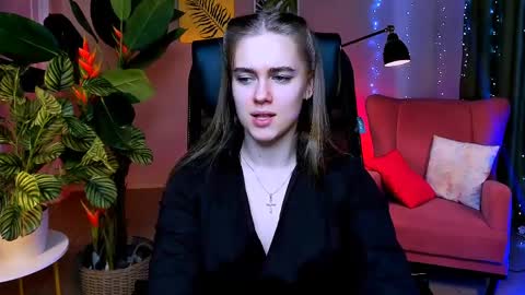 Snapshot of junewoods chatting on 03/28/26, 08:36 junewoods online show from 03/28/26, 08:36