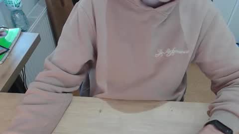 Snapshot of junk2711 chatting on 11/11/25, 01:44 junk2711 online show from 11/11/25, 01:44