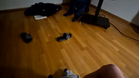 Snapshot of junkern33 chatting on 12/21/25, 07:21 Hotashell online show from 12/21/25, 07:21