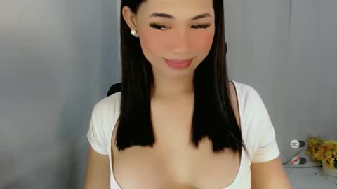 Snapshot of juny_lanyy chatting on 02/25/26, 09:19 Julia online show from 02/25/26, 09:19