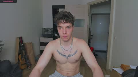 Snapshot of just_edwins chatting on 06/04/26, 12:33 Edwins online show from 06/04/26, 12:33