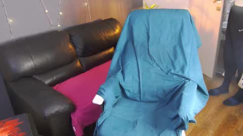 Snapshot of just_gay_ chatting on 02/17/25, 02:04 just_gay_ online show from 02/17/25, 02:04