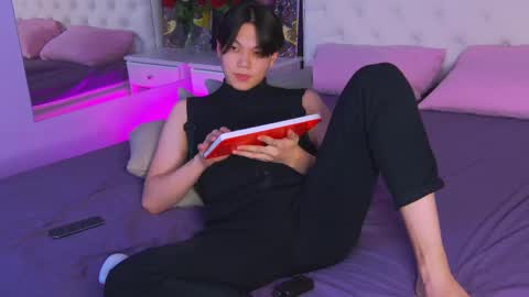 Snapshot of just_gay_ chatting on 03/08/25, 10:34 just_gay_ online show from 03/08/25, 10:34