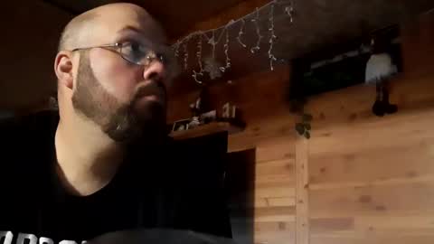 Snapshot of just_hangin_around chatting on 09/23/25, 06:00 just_hangin_around online show from 09/23/25, 06:00