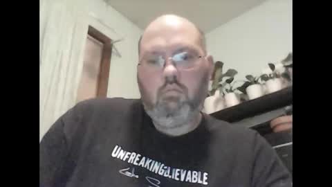 Snapshot of just_hangin_around chatting on 12/01/25, 05:01 just_hangin_around online show from 12/01/25, 05:01