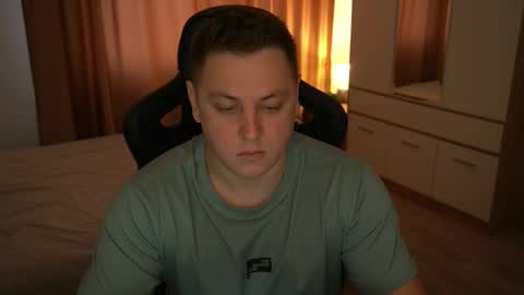 Snapshot of just_top chatting on 10/13/25, 01:00 David online show from 10/13/25, 01:00