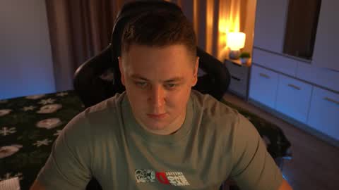 Snapshot of just_top chatting on 12/19/25, 02:35 David online show from 12/19/25, 02:35