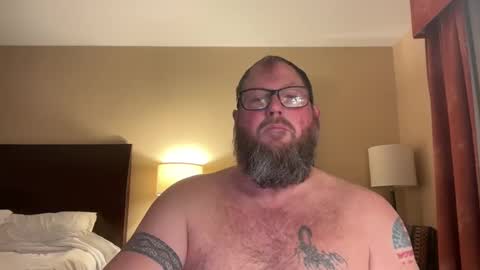 Snapshot of justaguyandnaked chatting on 11/11/25, 06:30 justaguyandnaked online show from 11/11/25, 06:30