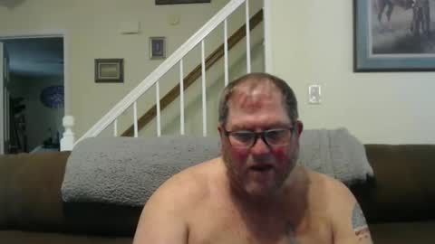 Snapshot of justaguyandnaked chatting on 04/18/26, 07:07 justaguyandnaked online show from 04/18/26, 07:07