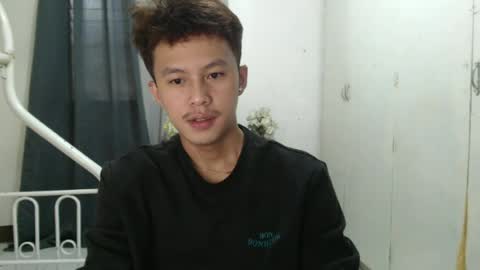 Snapshot of justcallme_james chatting on 06/18/26, 03:40 James online show from 06/18/26, 03:40