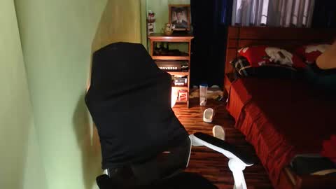 Snapshot of justcallmekarl chatting on 10/20/25, 12:44 Karl online show from 10/20/25, 12:44