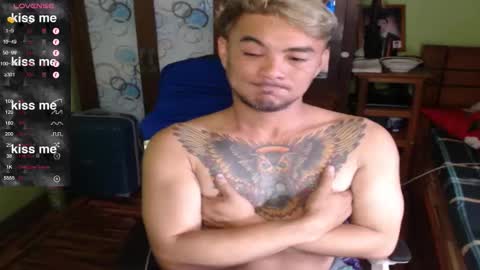 Snapshot of justcallmekarl chatting on 12/04/25, 05:28 Karl online show from 12/04/25, 05:28