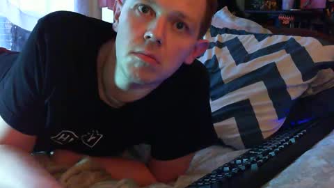 Snapshot of justclickthis chatting on 01/01/25, 01:05 justclickthis online show from 01/01/25, 01:05