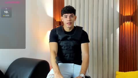 Snapshot of justin_mack_ chatting on 10/31/25, 11:44 Justin online show from 10/31/25, 11:44