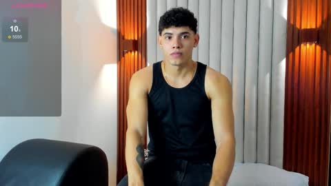 Snapshot of justin_mack_ chatting on 11/04/25, 12:04 Justin online show from 11/04/25, 12:04