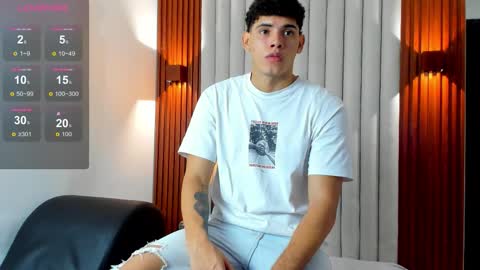 Snapshot of justin_mack_ chatting on 11/08/25, 12:05 Justin online show from 11/08/25, 12:05