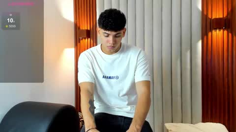 Snapshot of justin_mack_ chatting on 11/11/25, 11:54 Justin online show from 11/11/25, 11:54