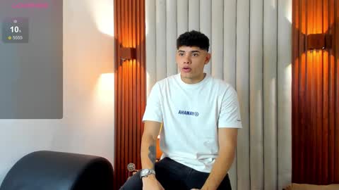 Snapshot of justin_mack_ chatting on 11/17/25, 11:38 Justin online show from 11/17/25, 11:38