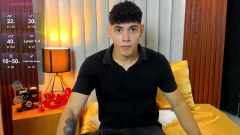 Snapshot of justin_mack_ chatting on 11/25/25, 07:36 Justin online show from 11/25/25, 07:36