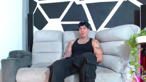 justinfuller_31 online show from 11/18/25, 04:22